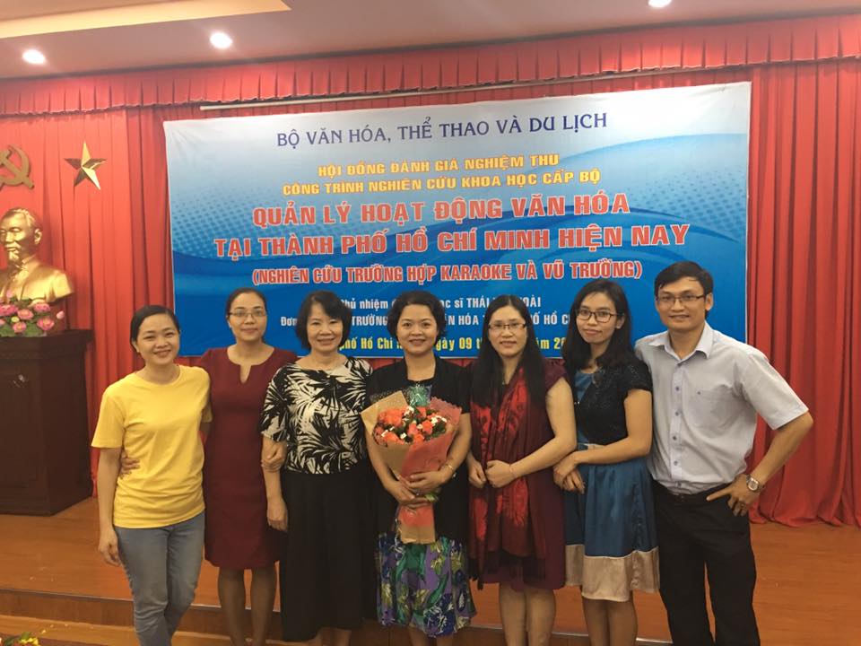 Quản lý hoạt động văn hóa trên địa bàn Thành phố Hồ Chí Minh hiện nay (Nghiên cứu trường hợp Karaoke và Vũ trường)