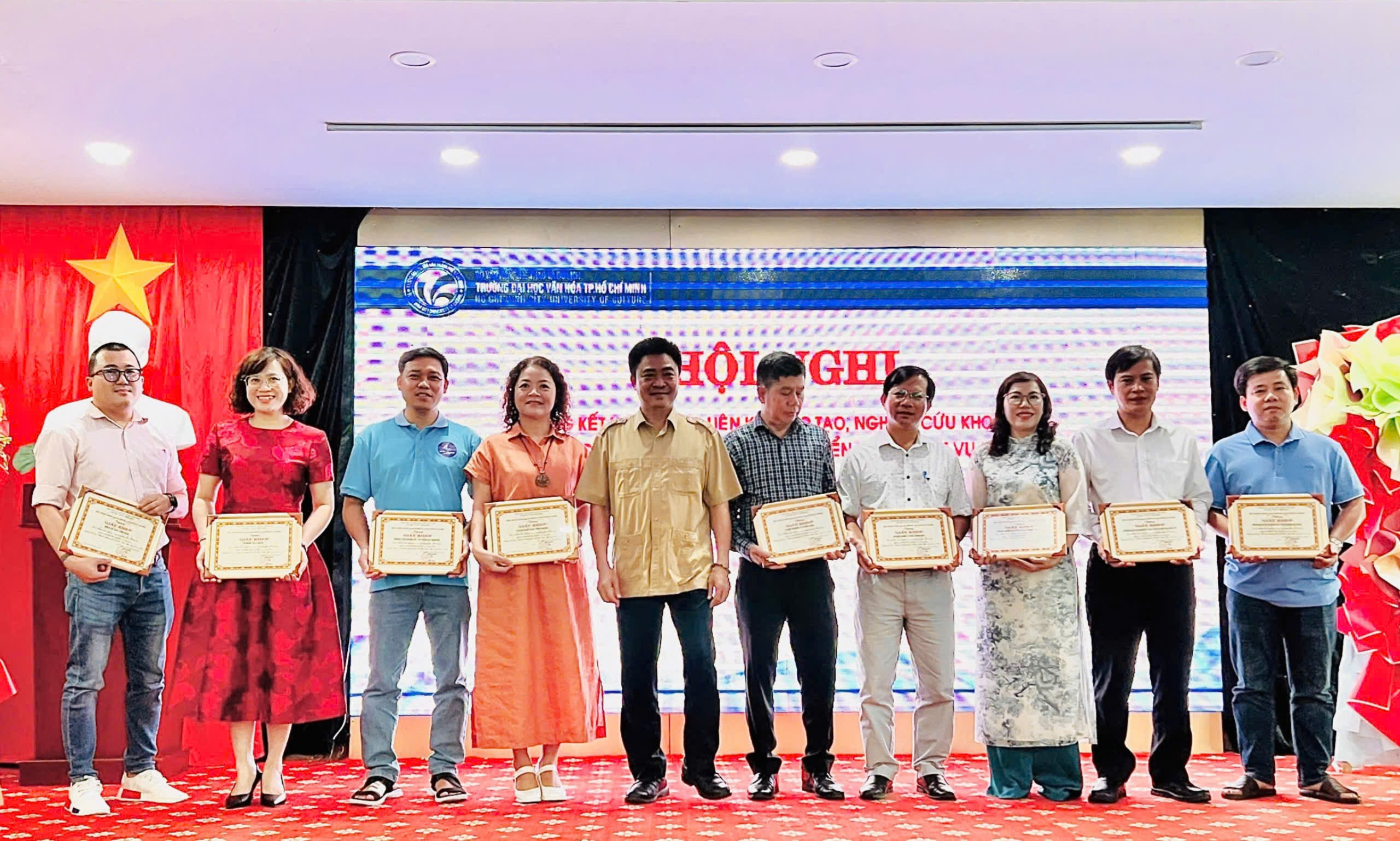 Khoa Xuất bản, Phát hành được khen tặng vì hoạt động liên kết đào tạo, nghiên cứu khoa học và phục vụ cộng đồng trong năm học 2023-2024 vừa qua