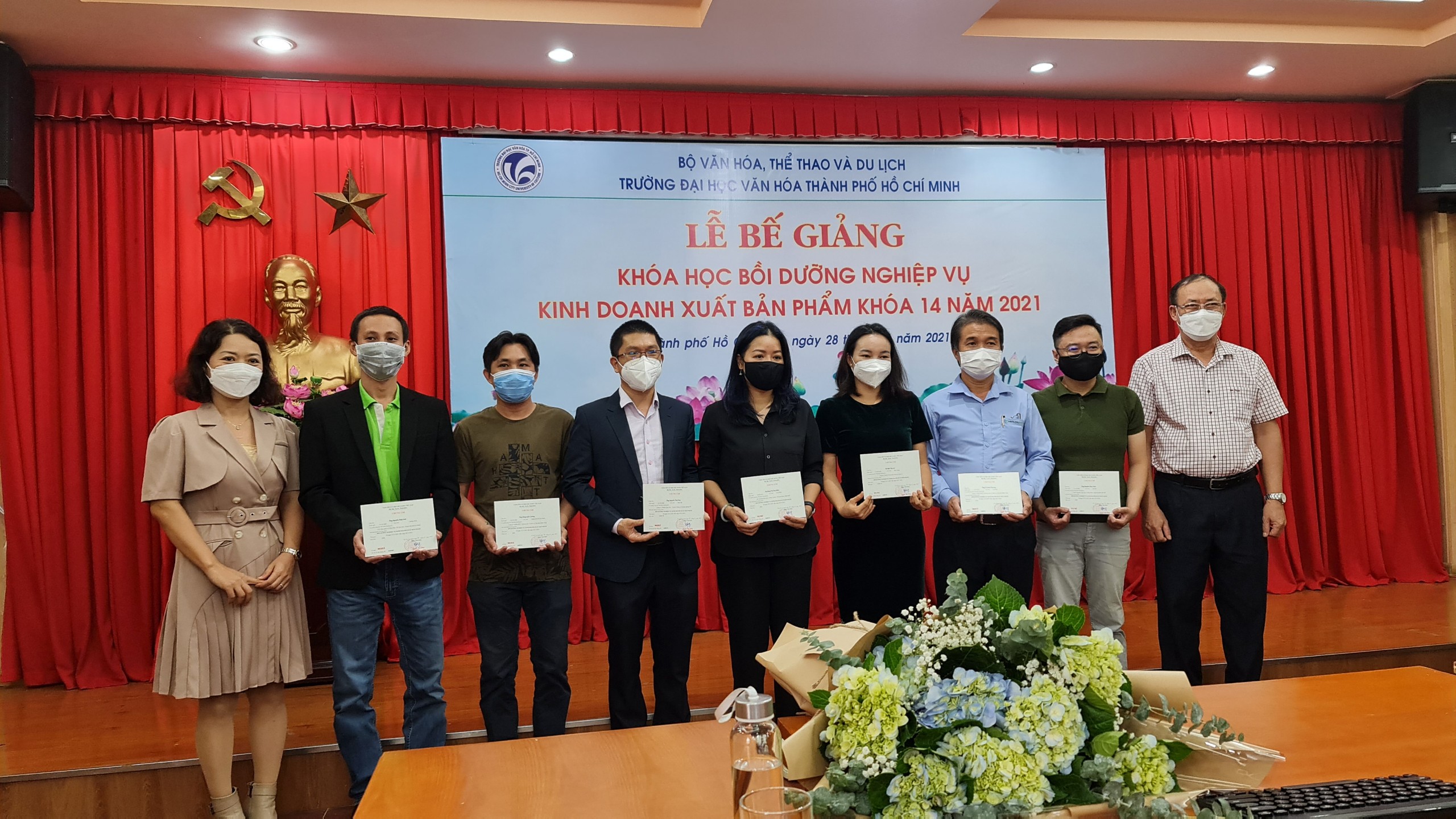Bế giảng lớp Bồi dưỡng nghiệp vụ kinh doanh xuất bản phẩm khóa 14