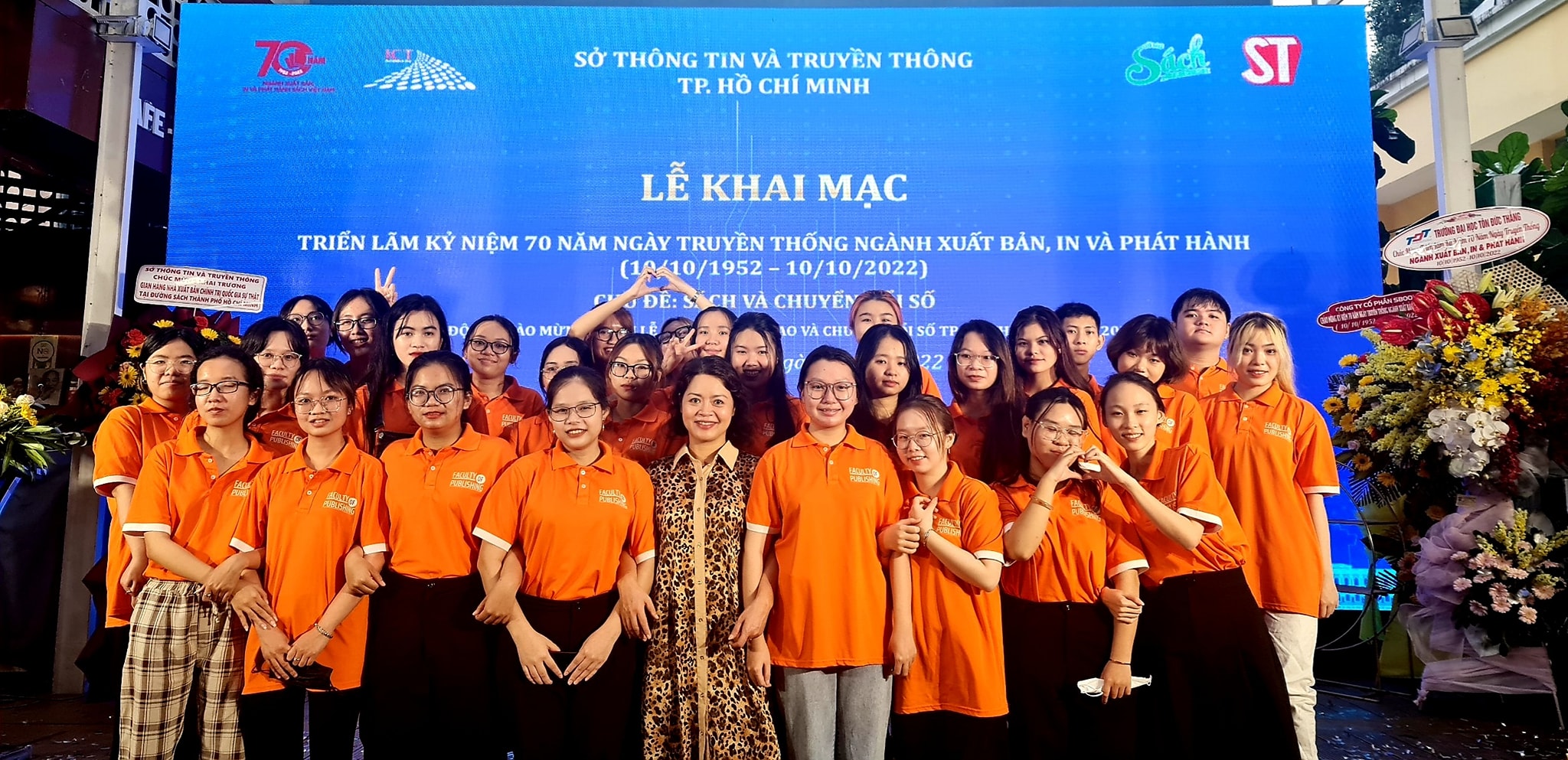 Buổi trải nghiệm thú vị tại đường sách của lớp ĐH KDXBP 15 nhân chuỗi sự kiện Chào mừng “ Lễ kỷ niệm 70 năm ngày truyền thống ngành xuất bản, in và phát hành”