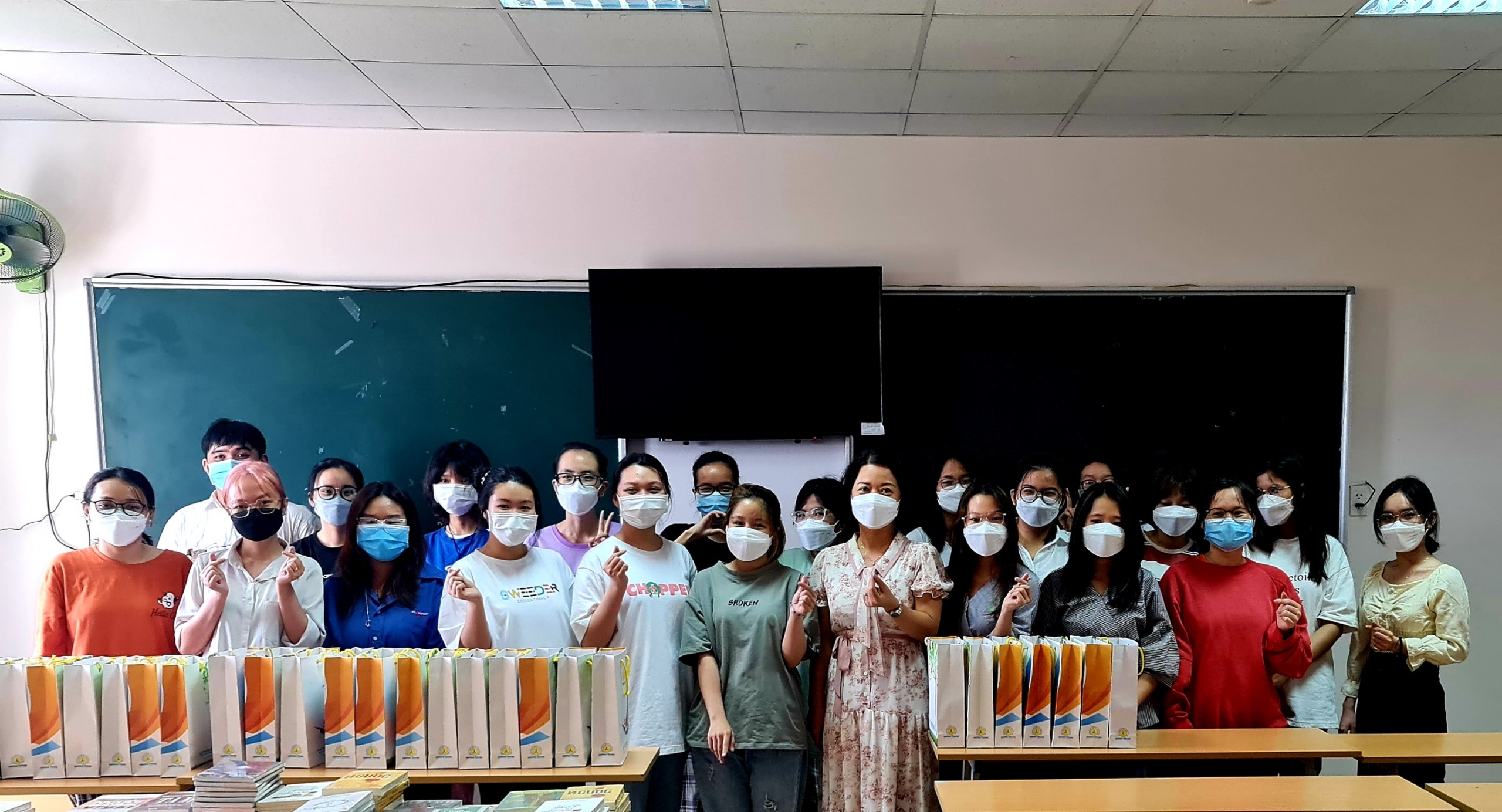 KHOA XUẤT BẢN, PHÁT HÀNH TỔ CHỨC BUỔI GẶP GỠ TRỰC TIẾP VỚI CÁC TÂN SINH VIÊN KHÓA 2021-2025