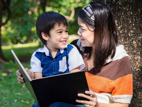 Dạy trẻ đọc sách mùa giãn cách