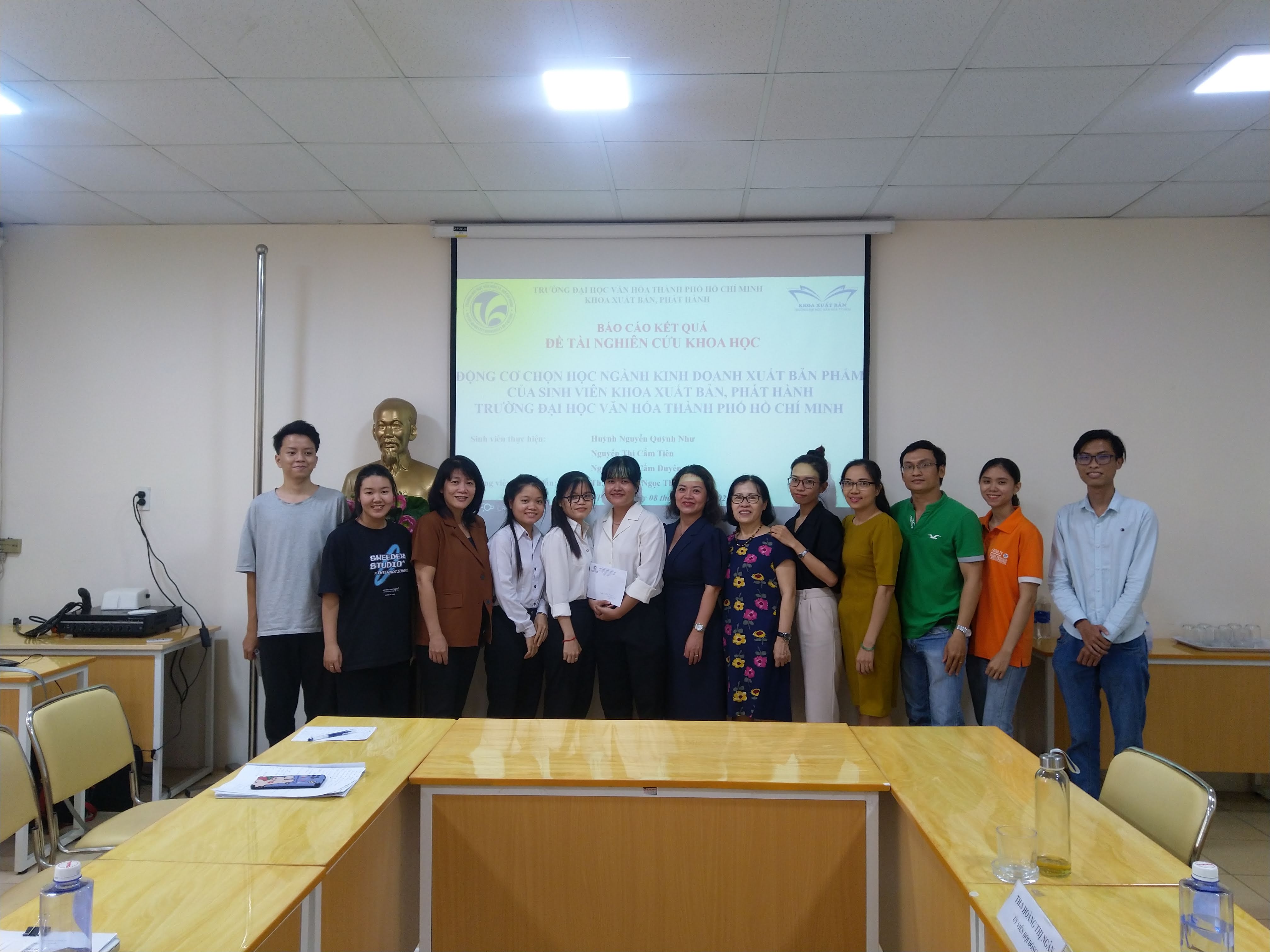 KHOA XUẤT BẢN, PHÁT HÀNH TỔ CHỨC NGHIỆM THU ĐỀ TÀI NGHIÊN CỨU KHOA HỌC CỦA SINH VIÊN HUỲNH NGUYỄN QUỲNH NHƯ- NGUYỄN THỊ CẨM TIÊN VÀ NGUYỄN THỊ CẨM DUYÊN 