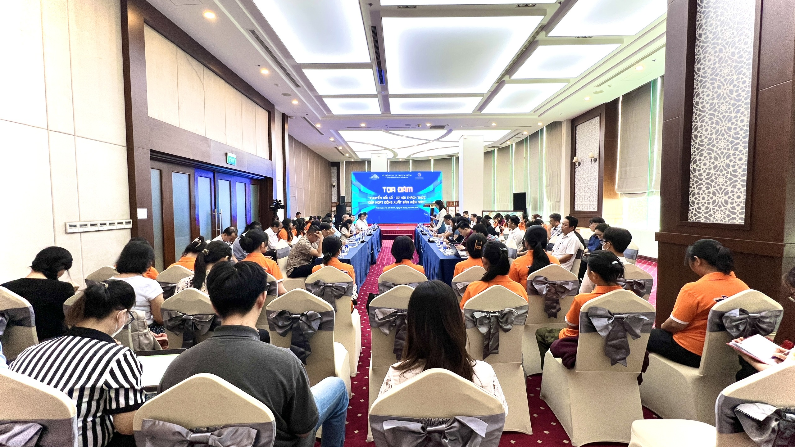 TỌA ĐÀM CHUYỂN ĐỔI SỐ - CƠ HỘI, THÁCH THỨC CỦA HOẠT ĐỘNG XUẤT BẢN HIỆN NAY