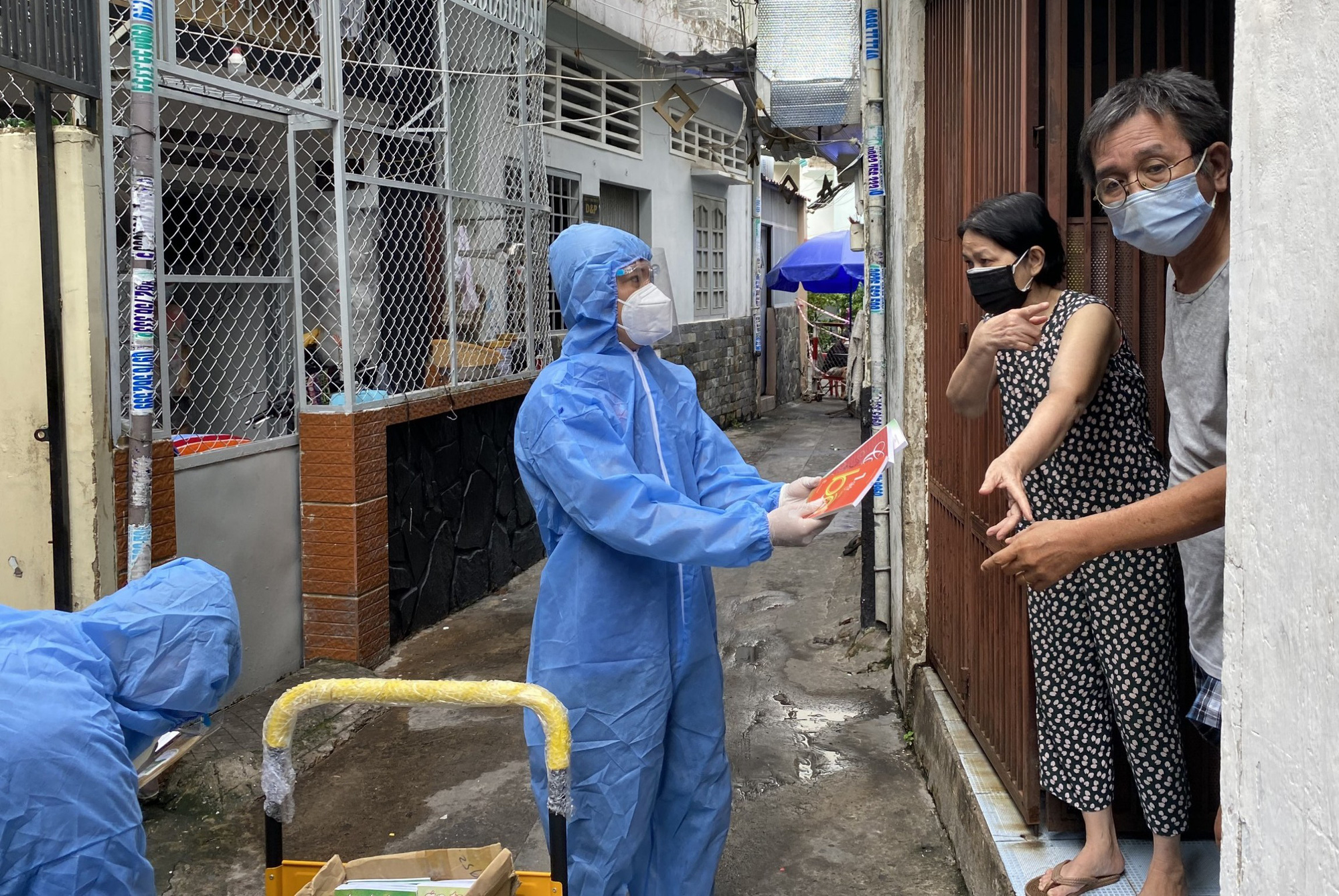 Cần coi sách là mặt hàng thiết yếu