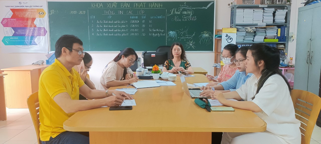 KHOA XUẤT BẢN, PHÁT HÀNH HỌP GÓP Ý CHO ĐỀ TÀI SINH VIÊN NGHIÊN CỨU KHOA HỌC NĂM HỌC 2023