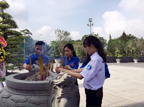 Sinh viên Khoa Xuất bản với hoạt động hướng tới kỷ niệm ngày 22/12