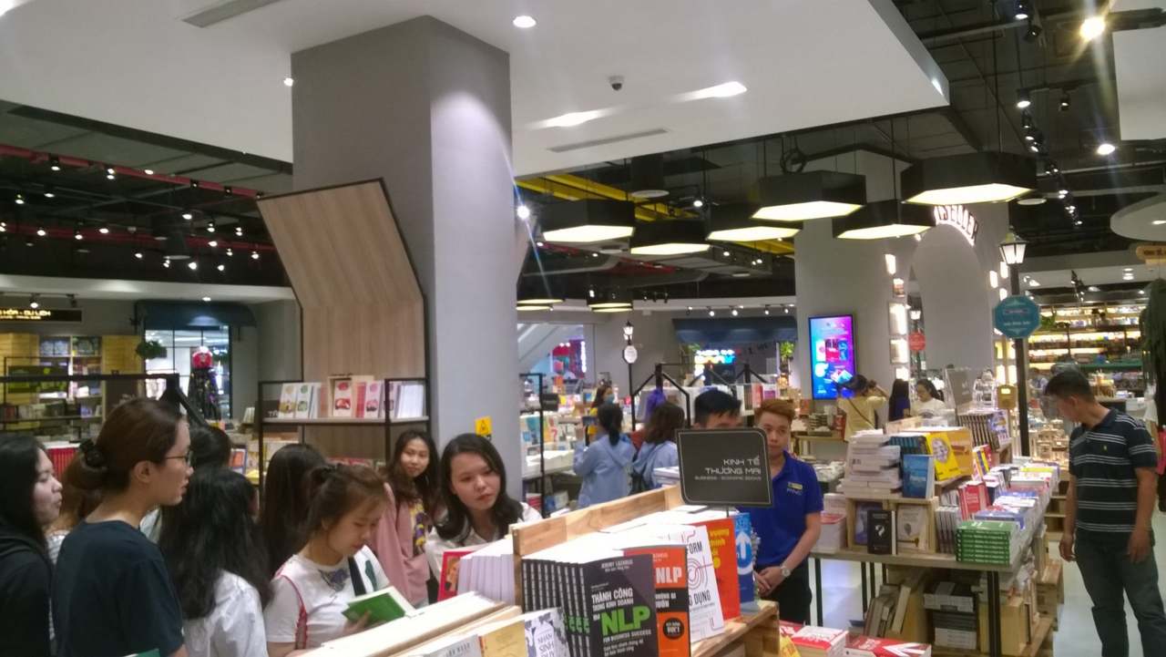 "Tuyên truyền quảng cáo trong kinh doanh xuất bản phẩm": học từ lý thuyết đến những buổi thực tế